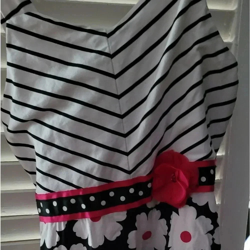 Girls Size 12  Sleeveless Floral spring dress‎